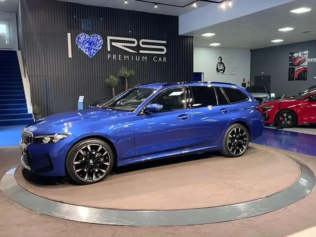 Käytetty BMW 330e M Sport 292 HP (214 kW) 2025 Sininen Farmari