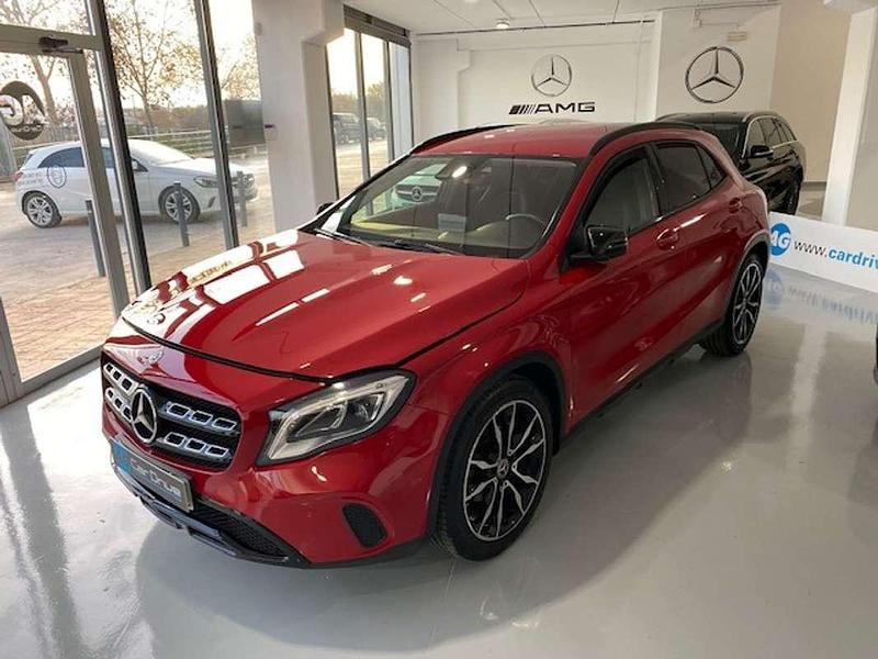Rojo Usado 2018 Mercedes GLA200 Urban SUV | 21.900 € (Un poco caro) - Imagen 1/4