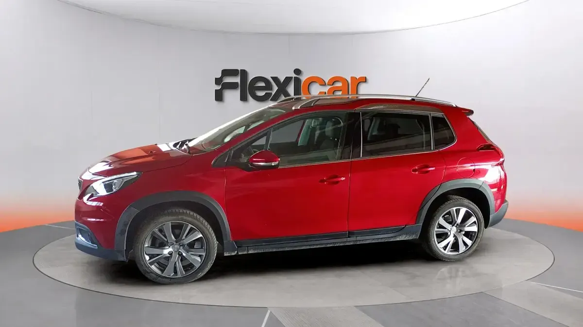 Usado Peugeot 2008 Allure 101 CV (74 kW) 2019 Rojo SUV