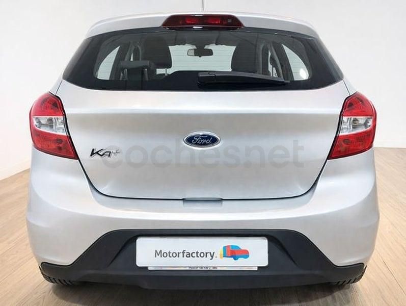 Usado Ford Ka Plus 70 CV (51 kW) 2016 Gris / plata Utilitario