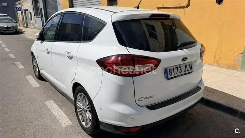 Usado Ford C-MAX Trend 120 CV (88 kW) 2016 Blanco Monovolumen