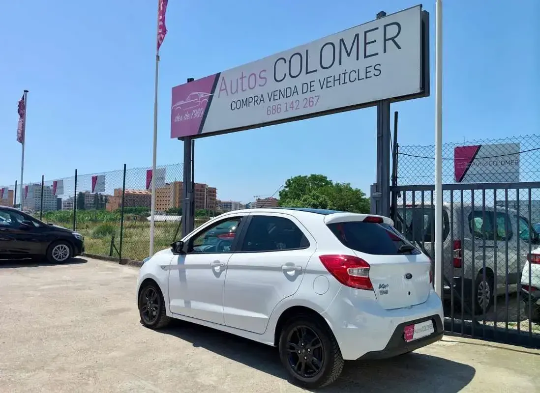 Usado Ford Ka Plus 86 CV (63 kW) 2018 Blanco Utilitario