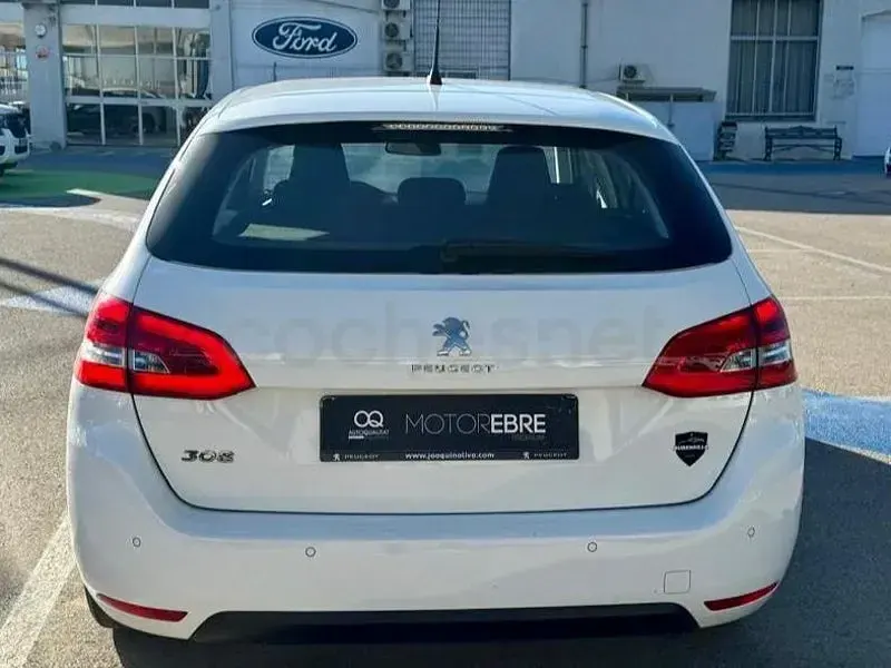 Usado Peugeot 308 SW Active 120 CV (88 kW) 2018 Blanco Familiar