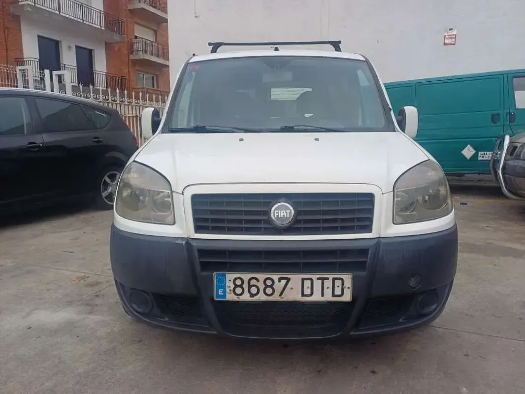 Usado Fiat Doblò Dynamic 75 CV (55 kW) 2005 Blanco Monovolumen