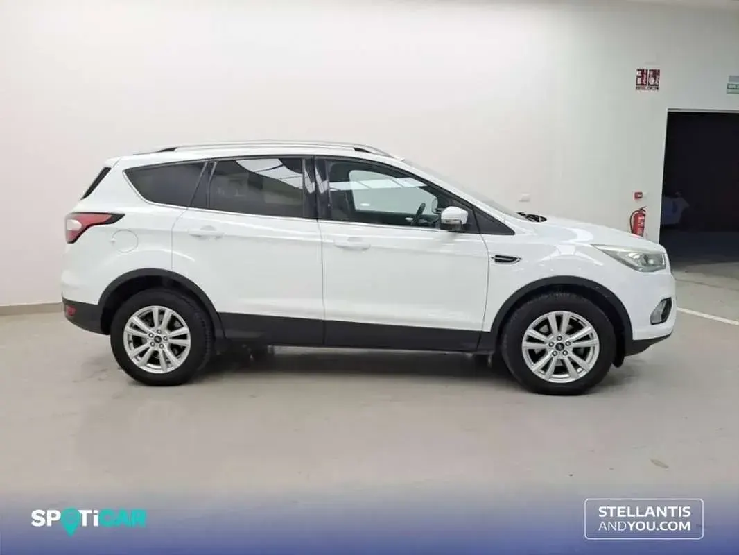 Usado Ford Kuga Trend+ 151 CV (111 kW) 2019 Blanco SUV