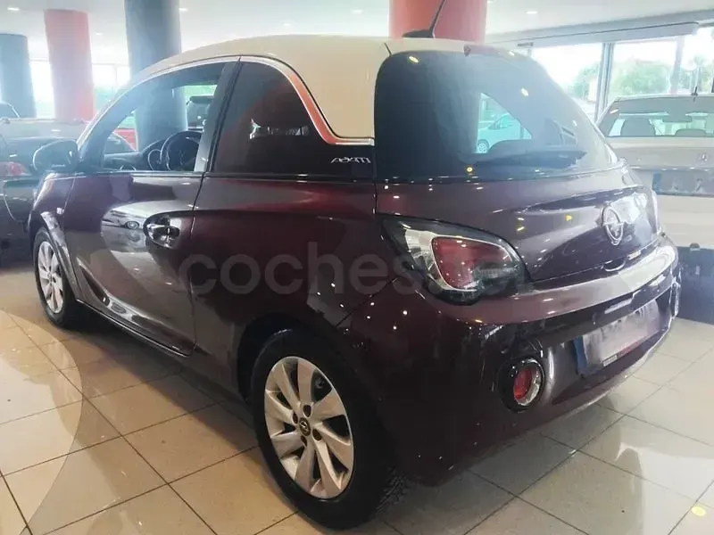 Usado Opel Adam Rocks 115 CV (84 kW) 2016 Granate Utilitario