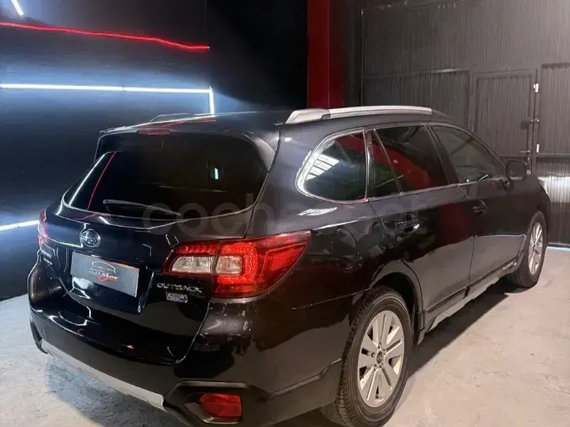 Usado Subaru Outback 150 CV (110 kW) 2017 Azul Familiar