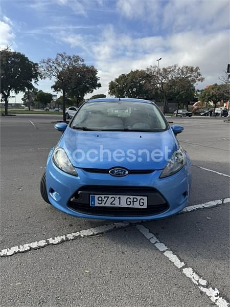 Usado Ford Fiesta Trend 82 CV (60 kW) 2009 Azul Berlina