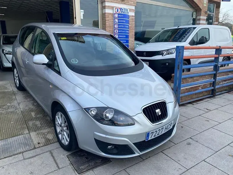 Usado Seat Altea Style 105 CV (77 kW) 2011 Gris / plata Monovolumen