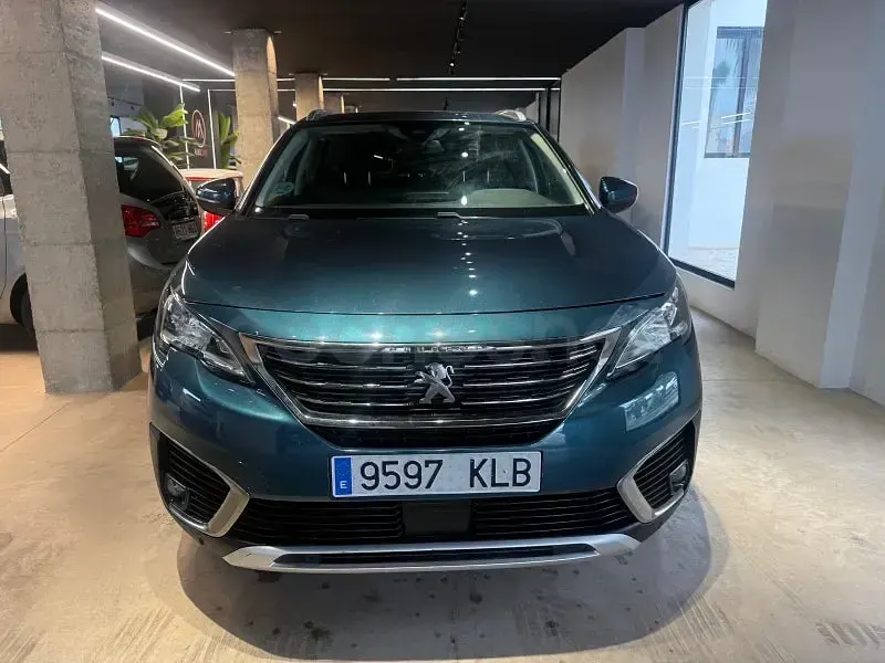 Usado Peugeot 5008 Allure 130 CV (95 kW) 2018 Verde SUV