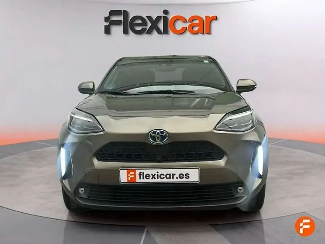 Begagnad Toyota Yaris Cross Connect Style 116 HK (85 kW) 2022 Beige SUV