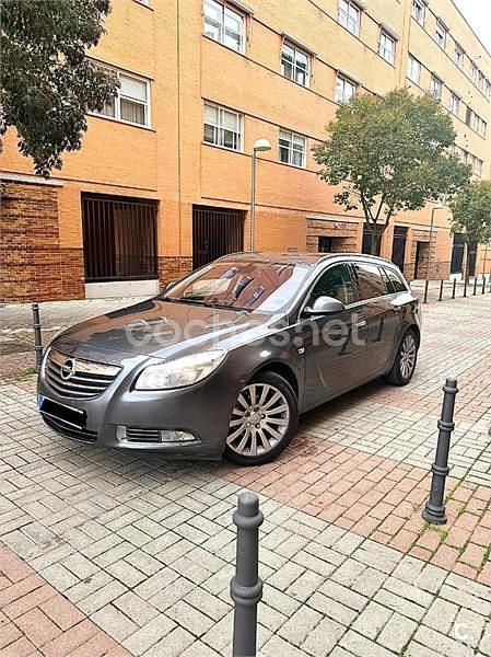 Usado Opel Insignia Cosmo 130 CV (95 kW) 2010 Gris / plata Familiar