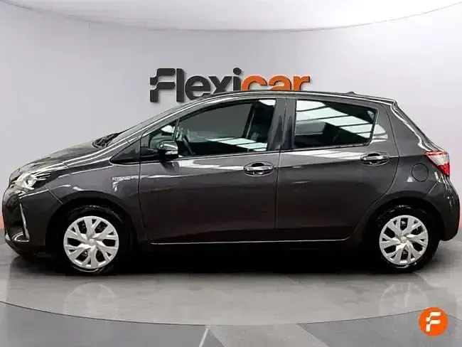 Usado Toyota Yaris Active 100 CV (73 kW) 2020 Gris