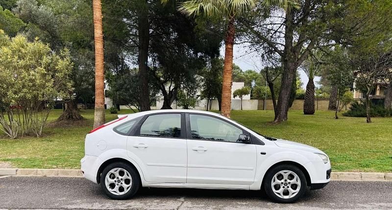 Usado Ford Focus Titanium 90 CV (66 kW) 2008 Blanco Utilitario