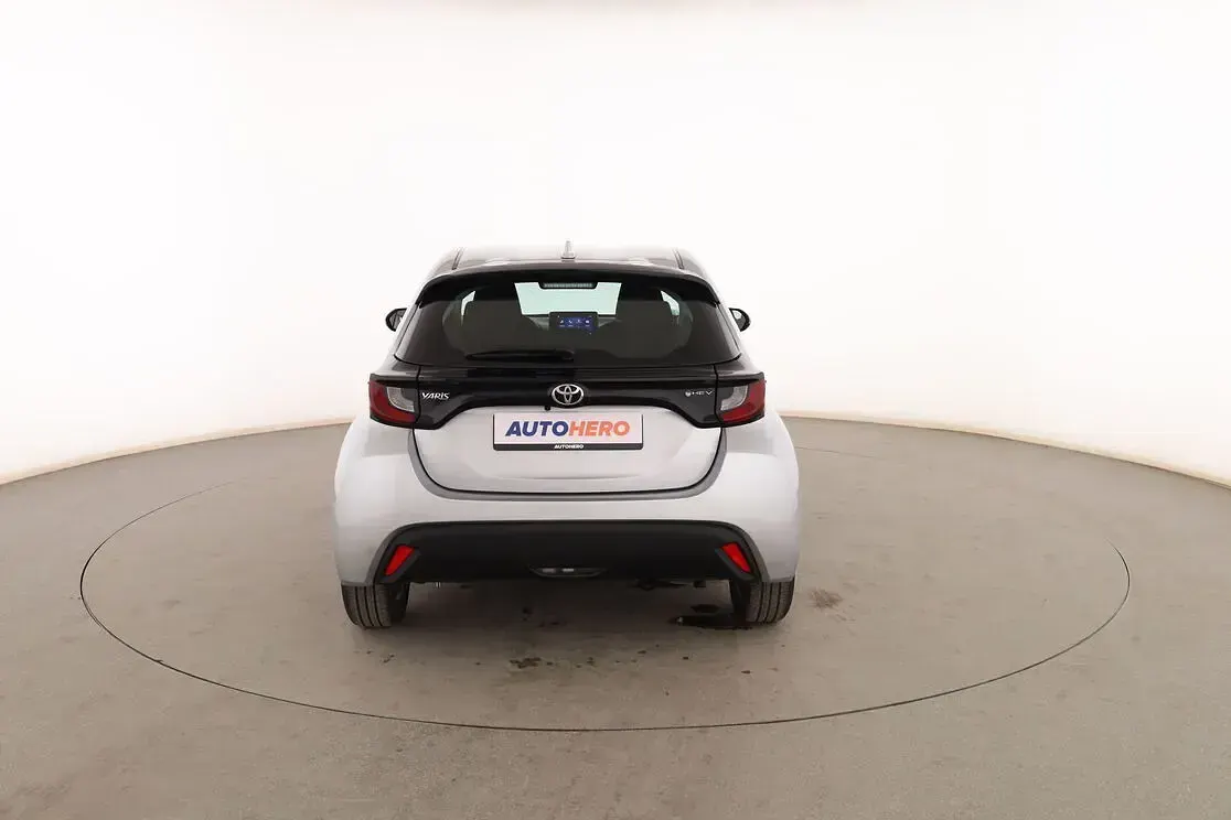 Usado Toyota Yaris Business Edition 116 CV (85 kW) 2024 Gris Utilitario