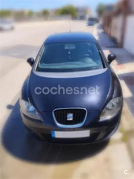 Usado Seat Leon Reference 125 CV (91 kW) 2010 Negro Utilitario