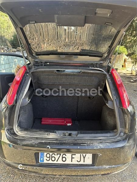 Usado Fiat Punto Dynamic 60 CV (44 kW) 2006 Negro Berlina