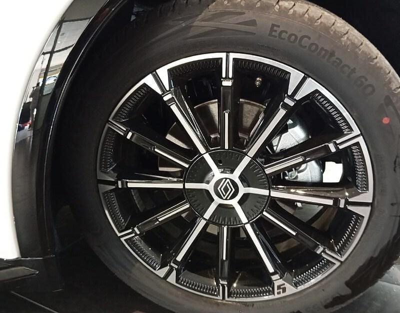 Usado Renault R5 Iconic 110 kW (150 CV) 2024 Amarillo Utilitario