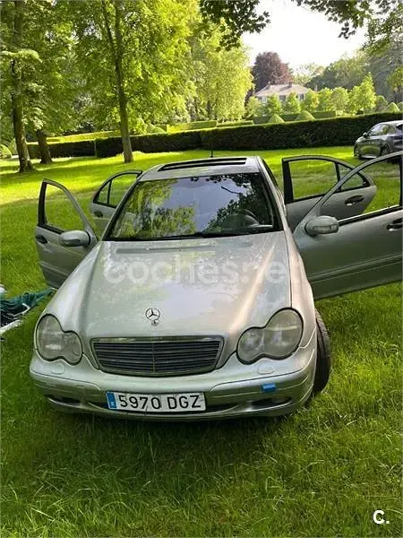 Usado Mercedes C220 Classic 125 CV (91 kW) 2001 Gris / plata Berlina