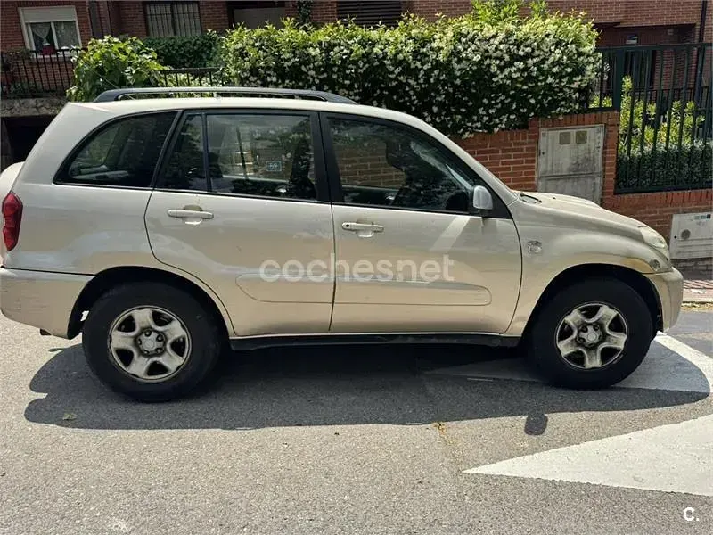 Usado Toyota RAV4 Luna 116 CV (85 kW) 2004 Beige SUV