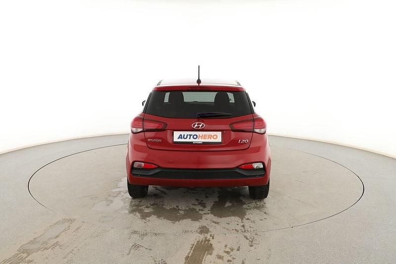 Usado Hyundai i20 101 CV (74 kW) 2020 Rojo Utilitario