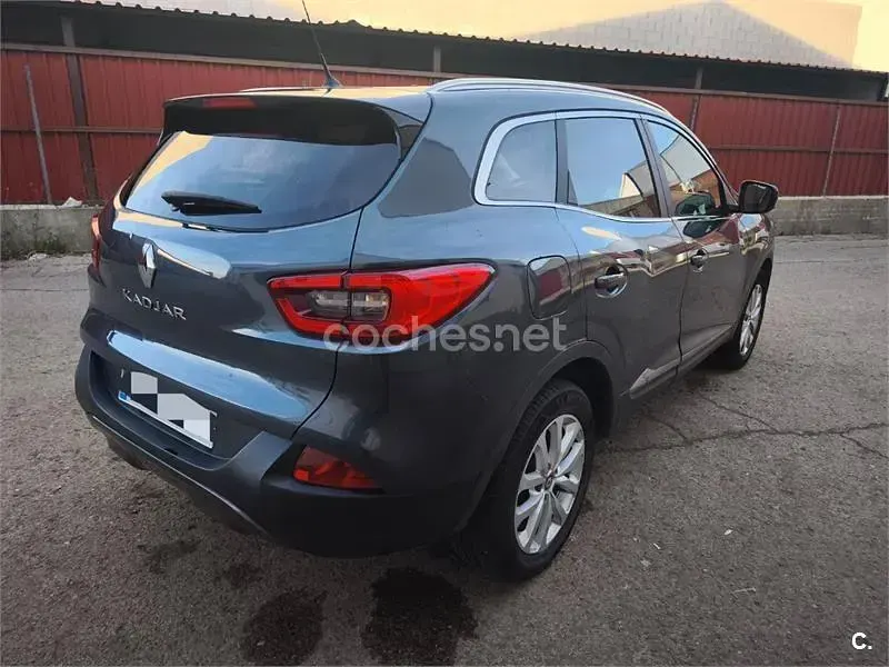 Usado Renault Kadjar Zen 130 CV (95 kW) 2016 Gris / plata SUV
