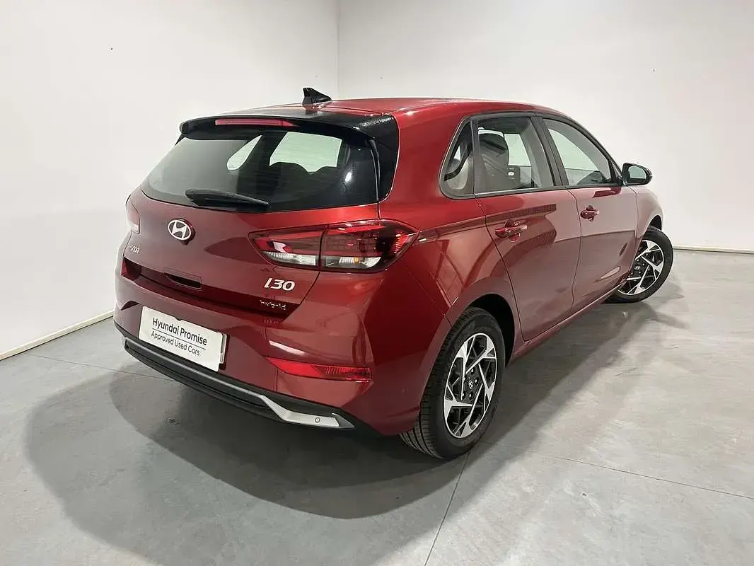 Nuevo Hyundai i30 101 CV (74 kW) 2025 Rojo Familiar