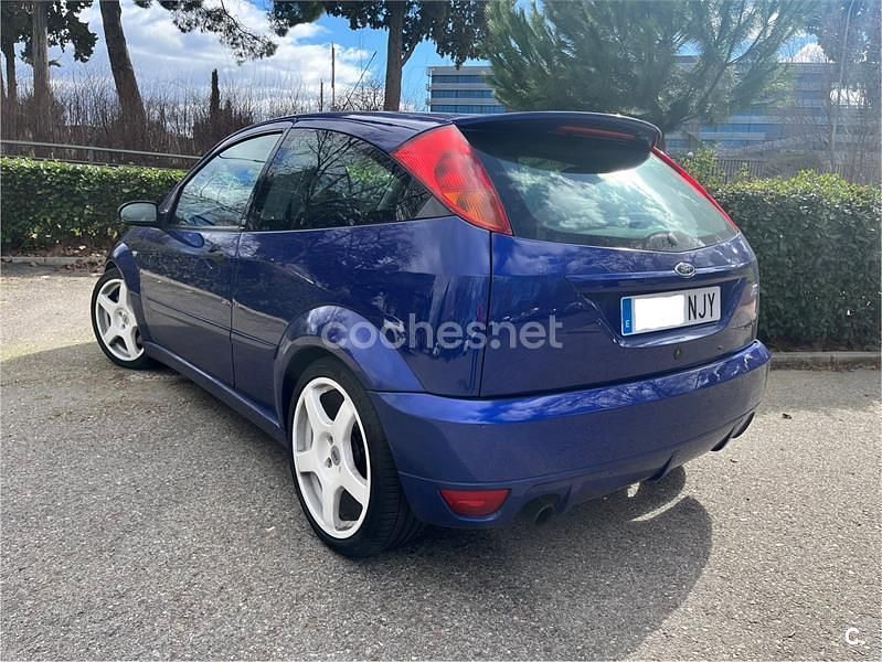 Usado Ford Focus RS 220 CV (161 kW) 2002 Azul Berlina