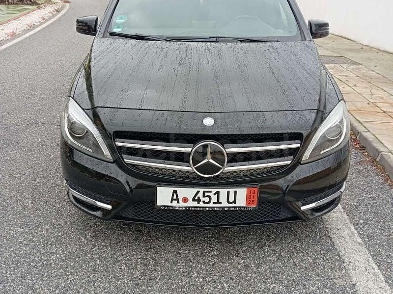 Usado Mercedes B220 AMG line 177 CV (130 kW) 2014 Negro Monovolumen