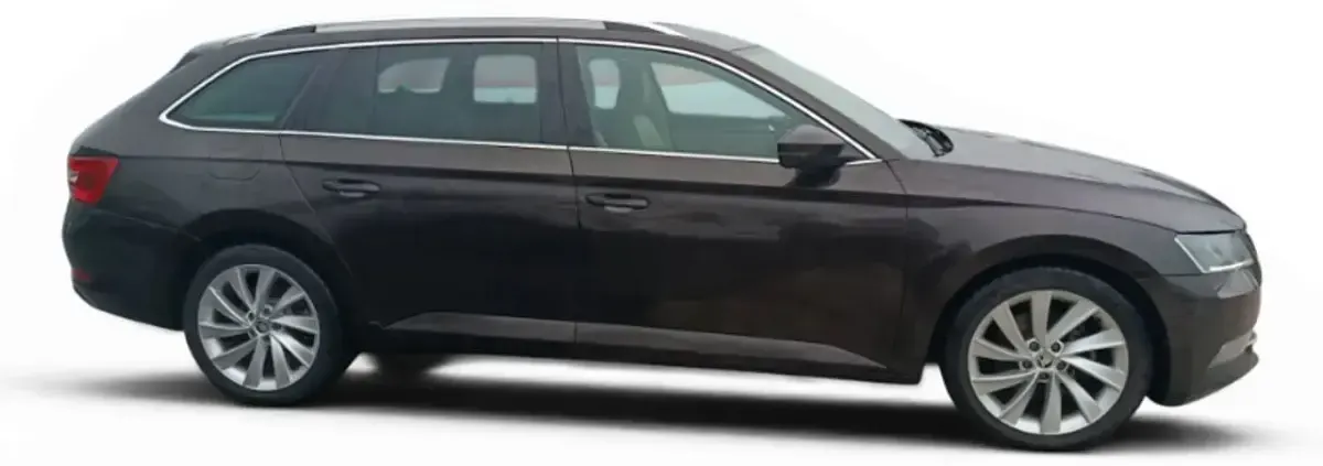 Usado Skoda Superb Style 150 CV (110 kW) 2018 Marrón Familiar