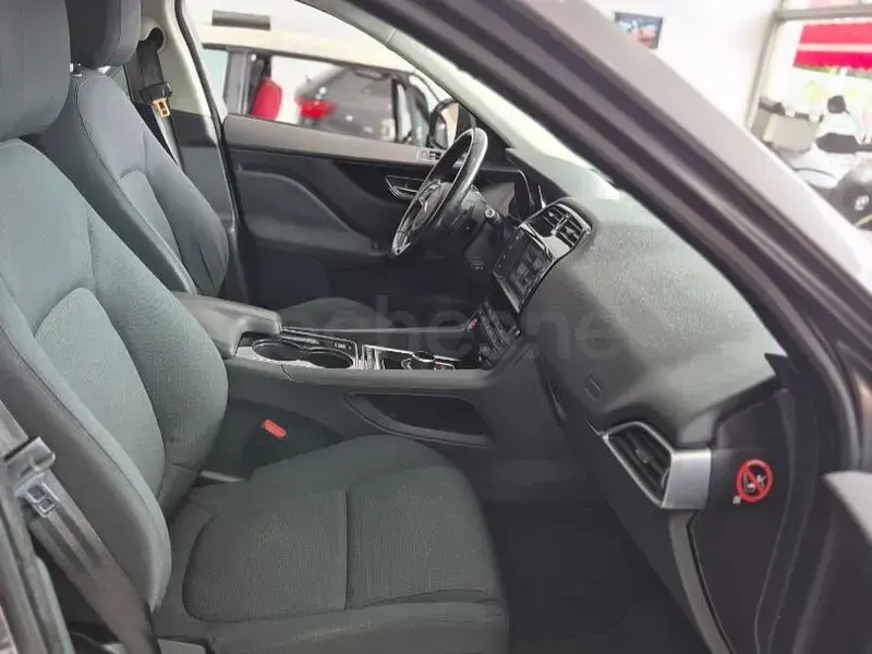 Usado Jaguar F-Pace Pure 180 CV (132 kW) 2016 Gris / plata SUV