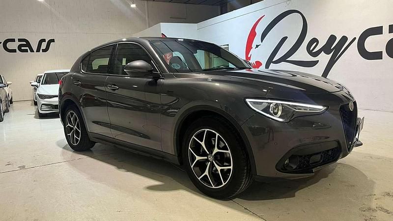 Usado Alfa Romeo Stelvio Sprint 190 CV (139 kW) 2021 Gris SUV