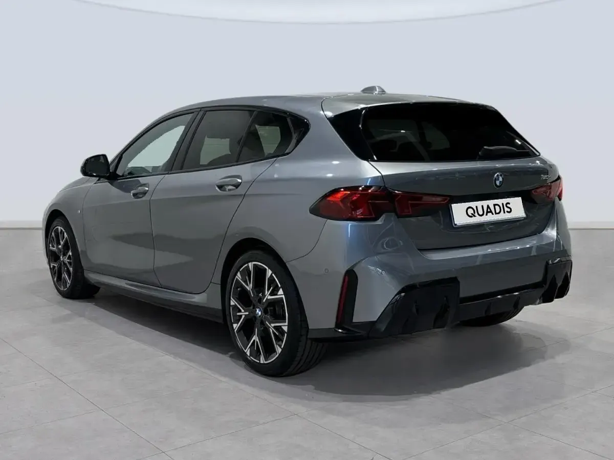 Usado BMW 120 163 CV (119 kW) 2025 Gris Utilitario