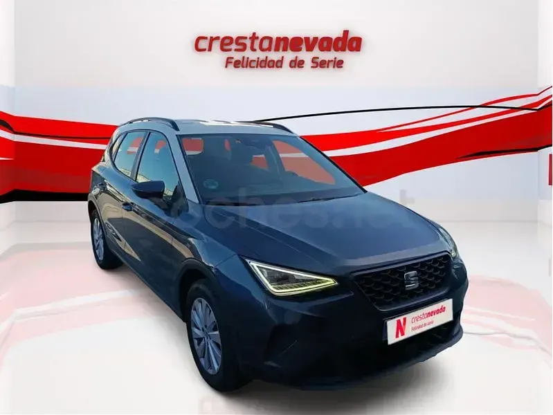 Usado Seat Arona Style 110 CV (80 kW) 2024 Gris / plata SUV