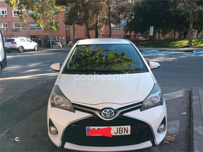 Blanco Usado 2014 Toyota Yaris Hybrid Active Berlina | 11.000 € (Un poco caro) - Imagen 1/4