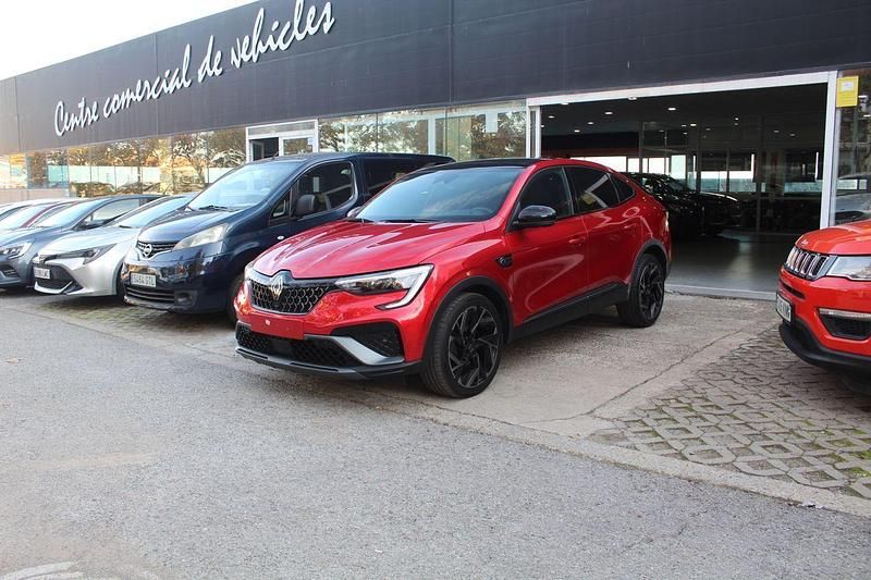 Rojo Usado 2024 Renault Arkana Esprit Alpine SUV | 23.850 € (Un poco caro) - Imagen 1/4