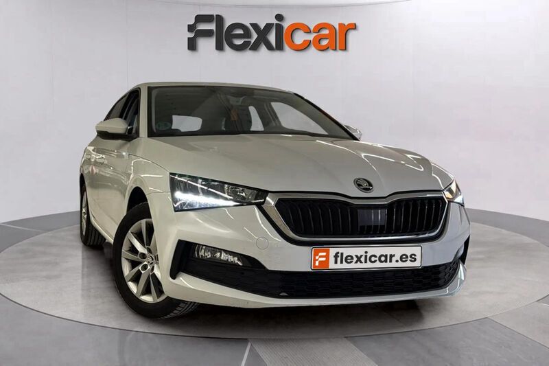 Blanco Usado 2021 Skoda Scala Ambition Utilitario | 13.290 € (Precio justo) - Imagen 1/4