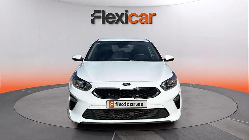 Usado Kia Ceed 136 CV (100 kW) 2021 Blanco Utilitario