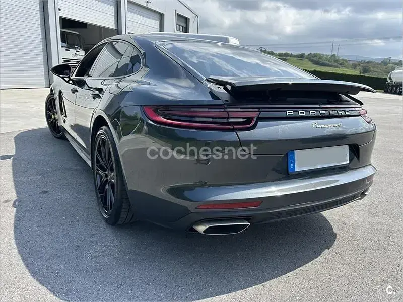 Usado Porsche Panamera 4 E-Hybrid 462 CV (339 kW) 2017 Gris / plata Utilitario