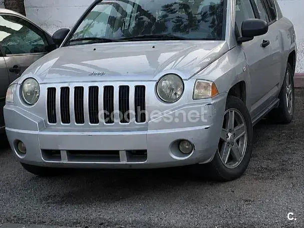 Usado Jeep Compass Limited 140 CV (102 kW) 2009 Gris / plata SUV