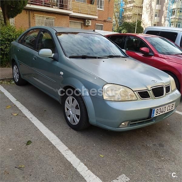 Usado Chevrolet Nubira CDX 122 CV (89 kW) 2003 Gris / plata Berlina