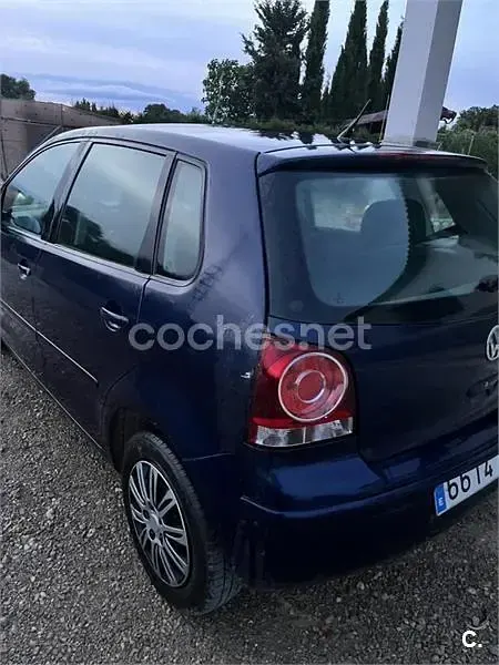 Usado VW Polo Advance 70 CV (51 kW) 2005 Azul Utilitario