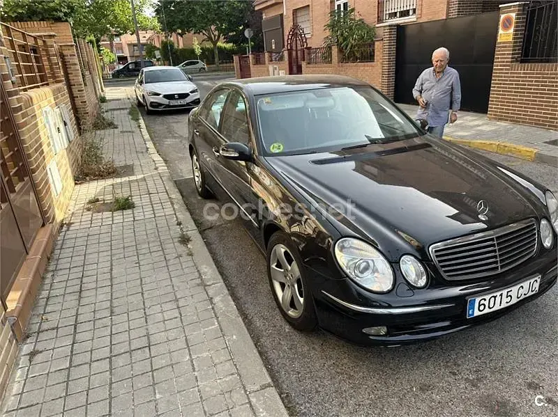 Usado Mercedes E500 Avantgarde 306 CV (225 kW) 2003 Negro Berlina