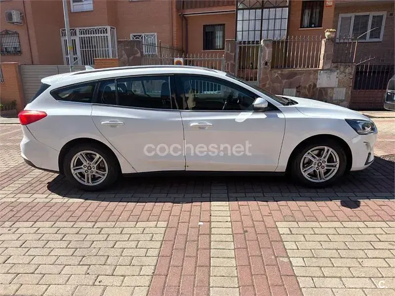 Usado Ford Focus Trend 120 CV (88 kW) 2019 Blanco Familiar