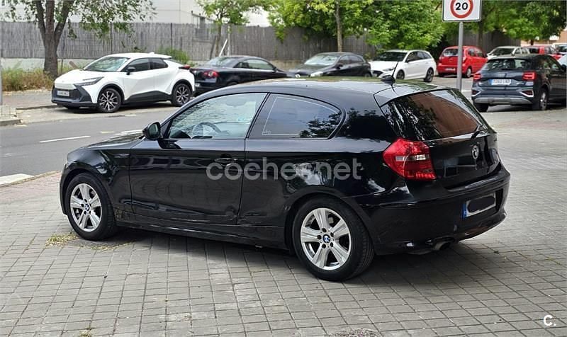 Usado BMW 116 122 CV (89 kW) 2010 Negro Utilitario