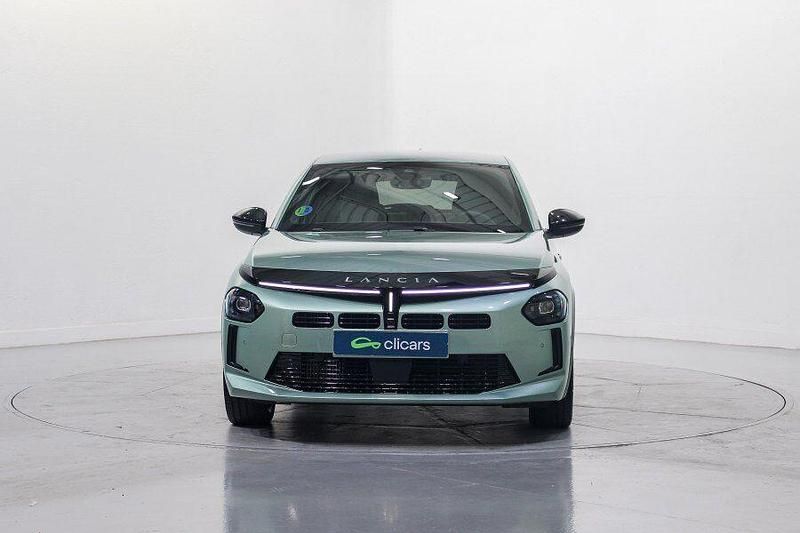 Usado Lancia Ypsilon 110 CV (80 kW) 2025 Verde Utilitario