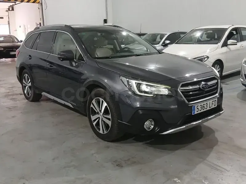 Usado Subaru Outback 175 CV (128 kW) 2020 Gris / plata Familiar