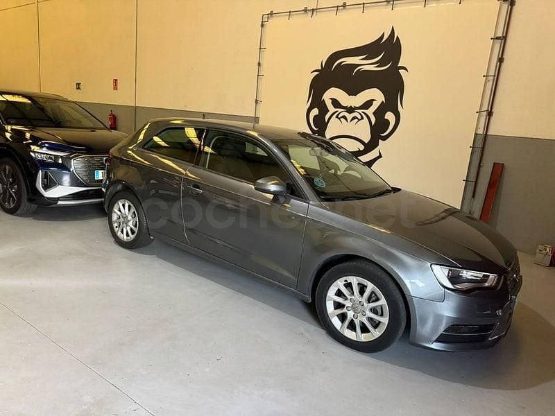 Usado Audi A3 Attraction 110 CV (80 kW) 2016 Gris / plata Berlina