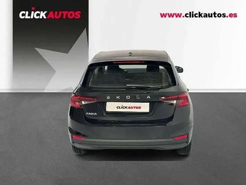 Usado Skoda Fabia Essence 80 CV (58 kW) 2025 Negro Utilitario