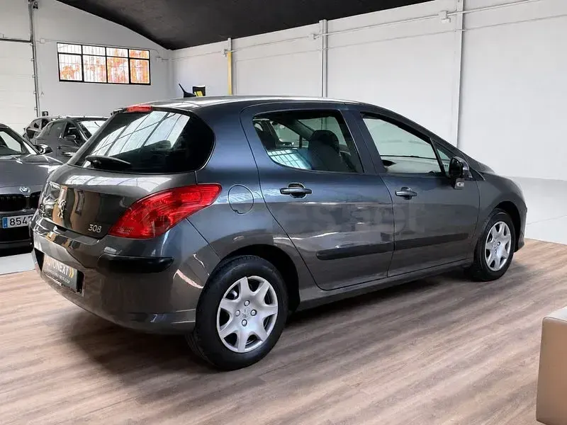 Usado Peugeot 308 90 CV (66 kW) 2008 Gris / plata Berlina